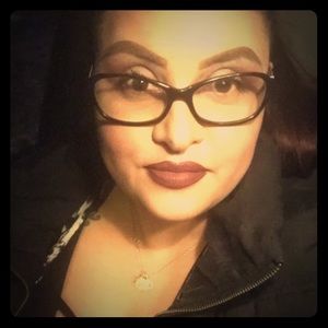 Meet your Posher, Pia